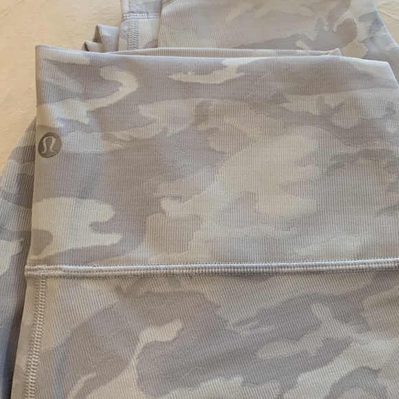 Lululemon Wunder Under 25” Tights NWT! - Picture 4 of 4